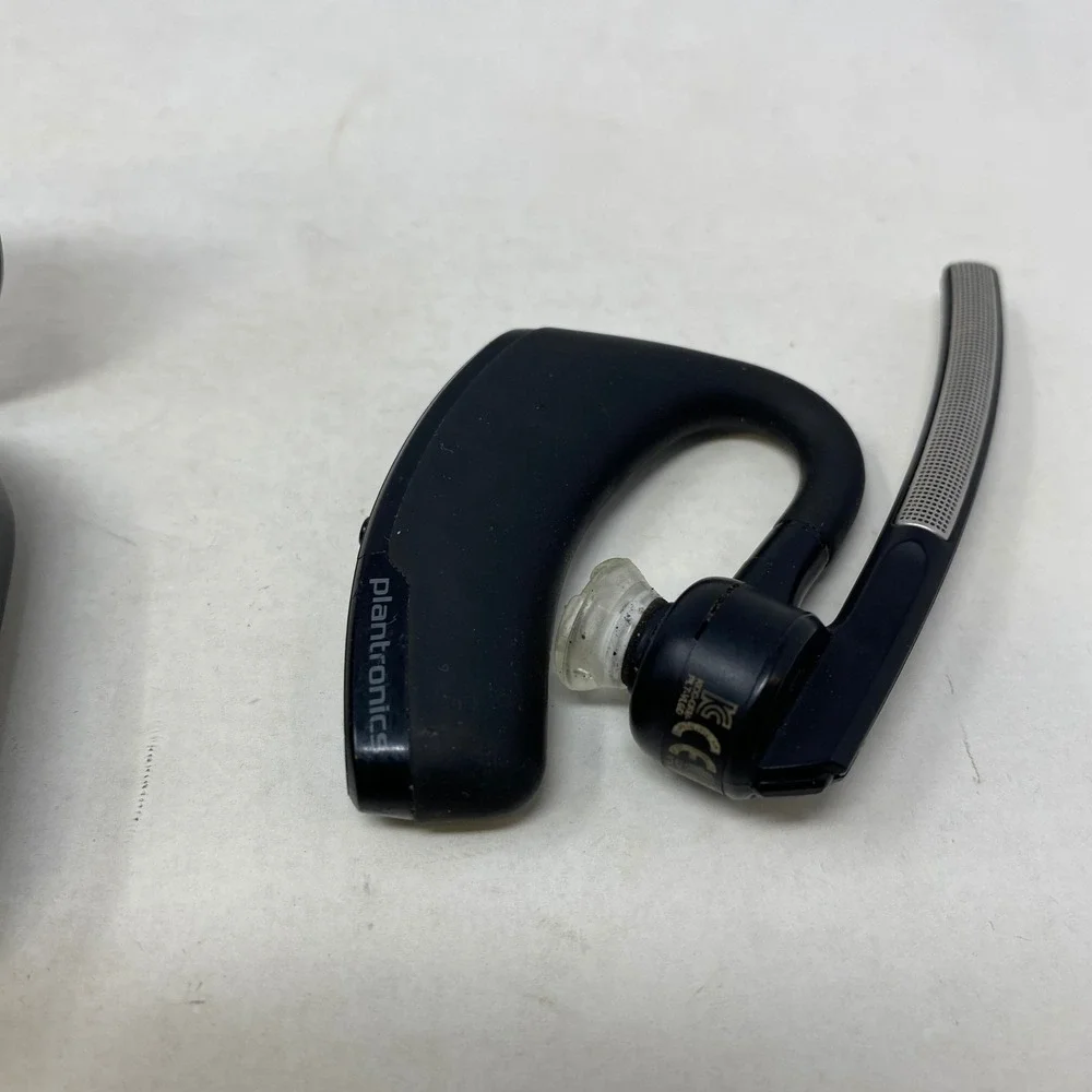 Plantronics Voyager Legend‎ Bluetooth Headset with Charging Case Black Untested